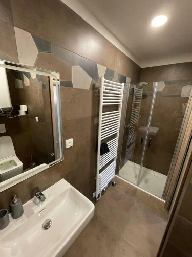 Apartm�ny B. N?mcov�