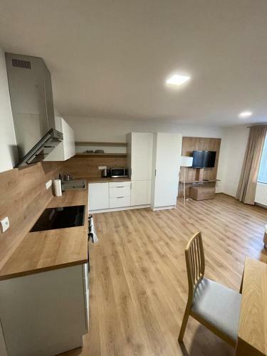 Apartm�ny B. N?mcov�
