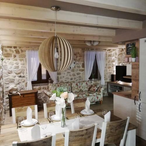 Villa Traditional Beautiful House By The Beach
