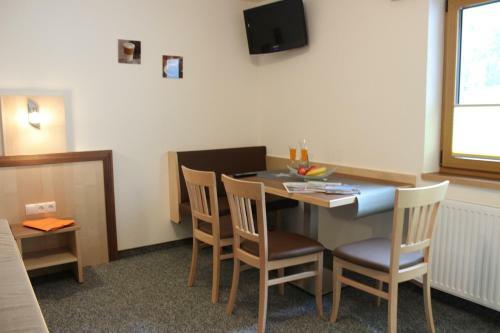 Bed & Breakfast Landhaus Sch�pf & Haus Alpina