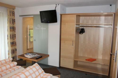 Bed & Breakfast Landhaus Sch�pf & Haus Alpina