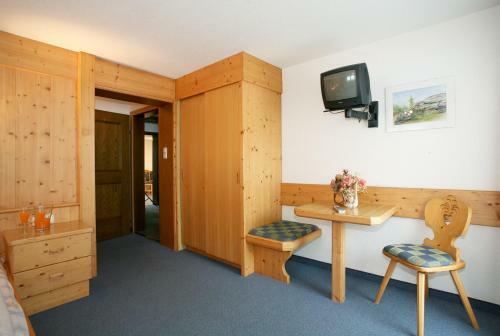 Bed & Breakfast Landhaus Sch�pf & Haus Alpina