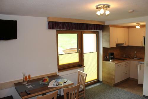Bed & Breakfast Landhaus Sch�pf & Haus Alpina