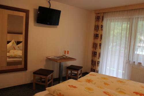 Bed & Breakfast Landhaus Sch�pf & Haus Alpina