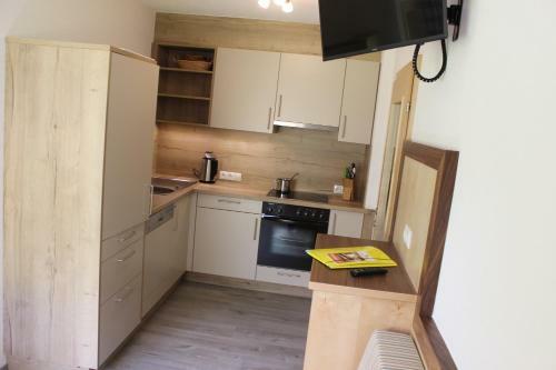 Bed & Breakfast Landhaus Sch�pf & Haus Alpina