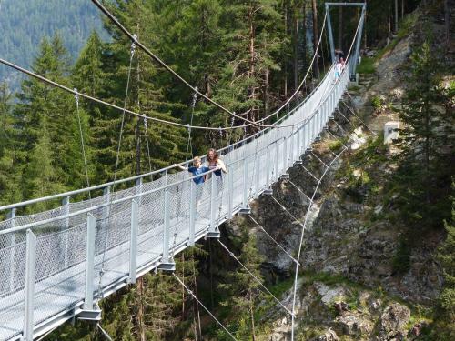 Bed & Breakfast Landhaus Sch�pf & Haus Alpina