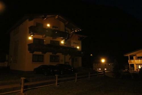 Bed & Breakfast Landhaus Sch�pf & Haus Alpina