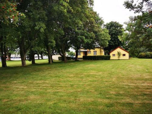 Villa Sjarmerende Hus Med Veldig Stort Uteareal.