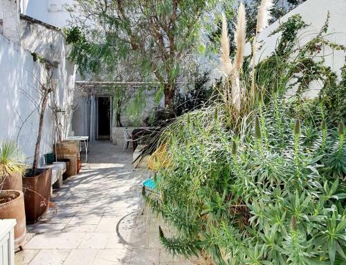 Beautiful Garden Apartment In Cisternino