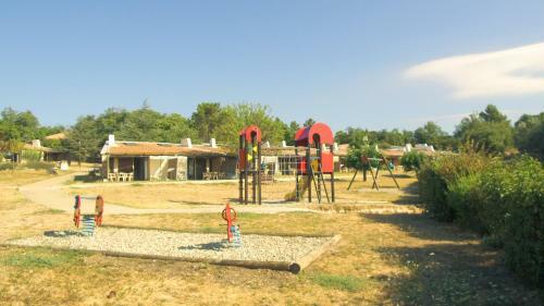 Vvf Villages � Le Balcon Du Luberon � Murs