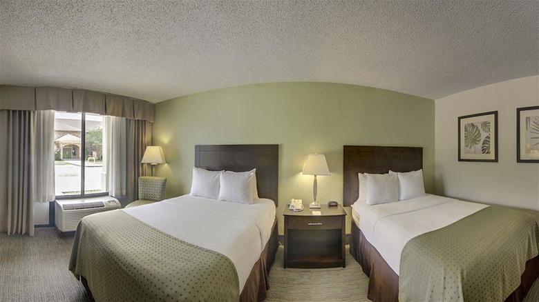 Hotel Clarion Inn & Suites Conference Center