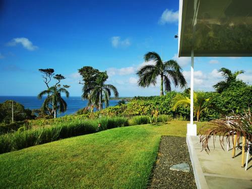 Bed & Breakfast Ocean Breeze Cove - Luxury Retreat