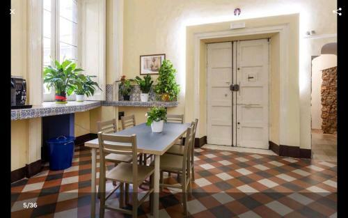 Hostal Let's B&B