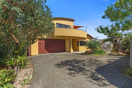 Papamoa Coastal Retreat - Papamoa Holiday Home