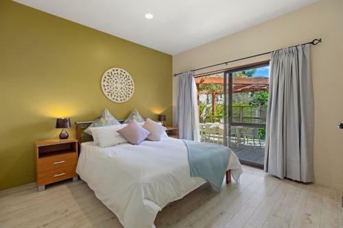 Papamoa Coastal Retreat - Papamoa Holiday Home