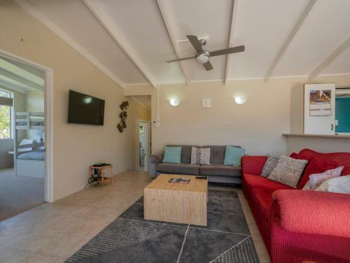 Sandcastles And Sunshine - Pauanui Holiday Home