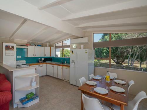 Sandcastles And Sunshine - Pauanui Holiday Home