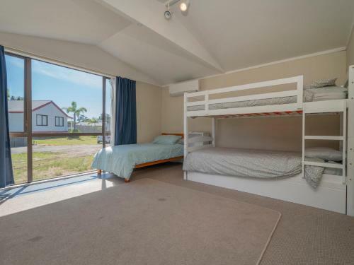 Sandcastles And Sunshine - Pauanui Holiday Home