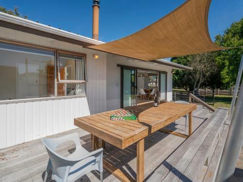 Sandcastles And Sunshine - Pauanui Holiday Home