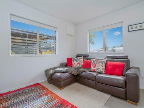 Sunny Days Retreat - Tairua Holiday Home