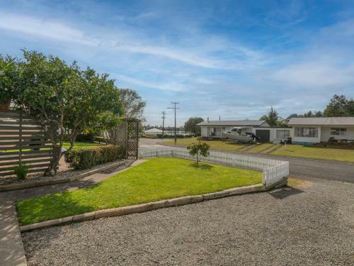 Sunny Days Retreat - Tairua Holiday Home