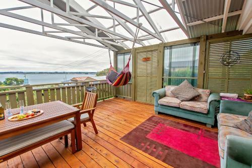 Chime Cottage - Riverton Holiday Home