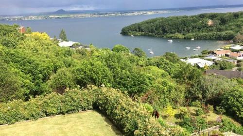 Acacia Apartment With A View