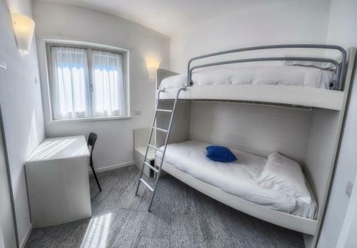 Rainbow Holiday Apartments Lake Como