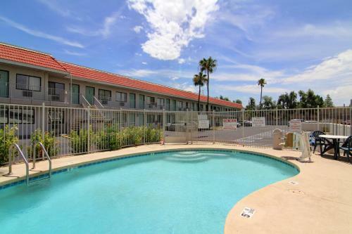 Motel 6 Phoenix Tempe - Broadway - Asu