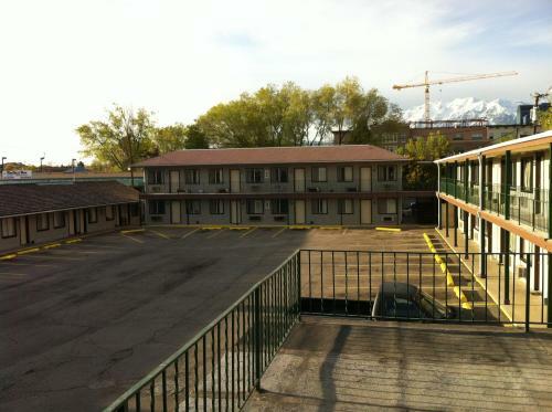 Motel Passport Inn & Suites