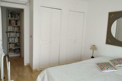 Nice Apartment With Sea View And Swimming Pool
