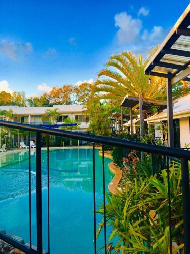 Apartment In 4* Resort - Pool Views - Great Location