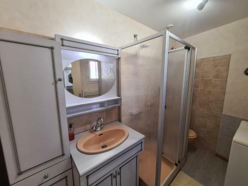 Villa Maison Baraize, 3 Pi�ces, 6 Personnes - Fr-1-591-319