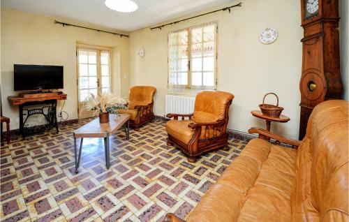 Four-bedroom Holiday Home In Uzes