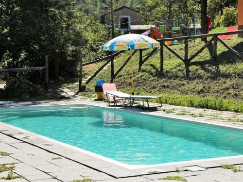 Pleasant Holiday Home In Gallicano With Garden