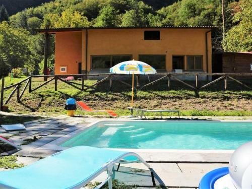 Pleasant Holiday Home In Gallicano With Garden