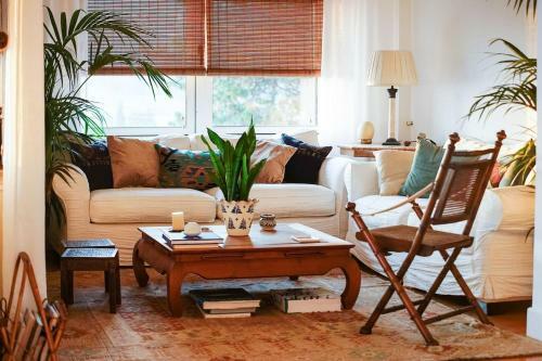 Luxury Hilltop Villa 200m From The Beach