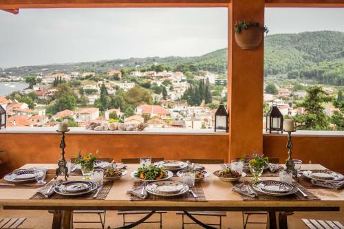 Luxury Hilltop Villa 200m From The Beach