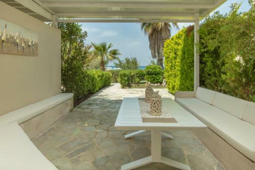 F & B Summer Collection - Villa Dihtia On The Sea