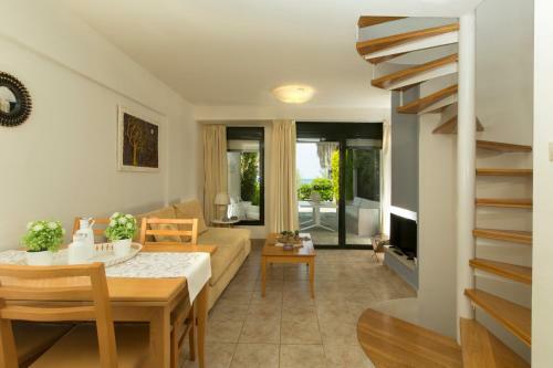 F & B Summer Collection - Villa Dihtia On The Sea