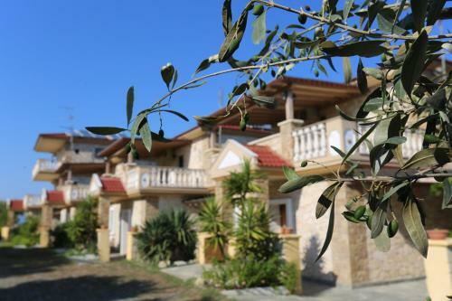 Villa Argo 3 - Beachfront, Big Gardens, Location!