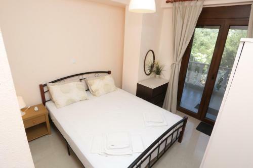 Villa Argo 3 - Beachfront, Big Gardens, Location!