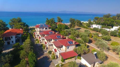 Villa Argo 3 - Beachfront, Big Gardens, Location!