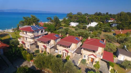 Villa Argo 3 - Beachfront, Big Gardens, Location!