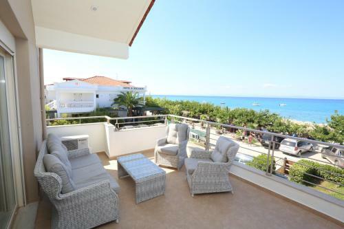 Villa The View - Beachfront, 5 Bedrooms, Bbq, View