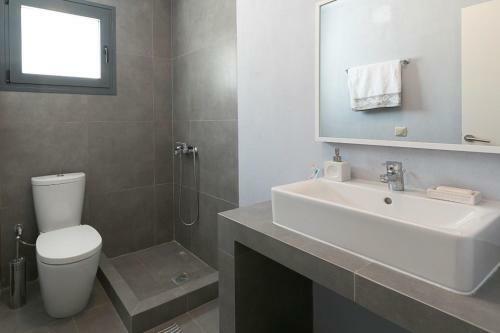Villa Maisonette Ioanna 70 M From Glarokavos Beach