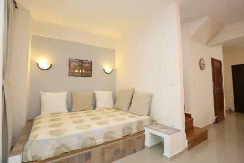 Villa Argo 2 - Beachfront, Big Gardens, Location!