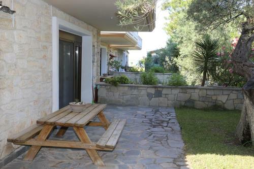 Villa Argo 2 - Beachfront, Big Gardens, Location!
