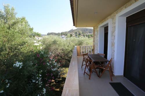 Villa Argo 2 - Beachfront, Big Gardens, Location!