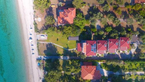 Villa Argo 2 - Beachfront, Big Gardens, Location!